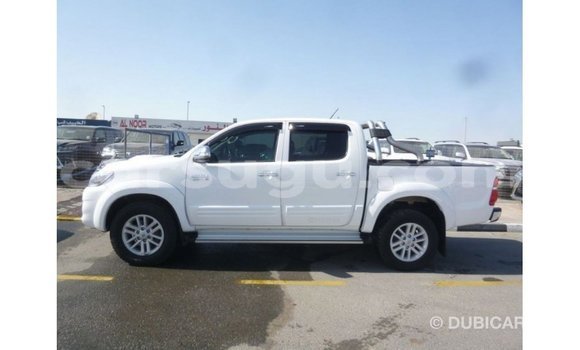 Sayi Imported Toyota Hilux White Mota in Import - Dubai a Burkina Faso Sayi Imported Toyota Hilux White Mota in Import - Dubai a Burkina Faso