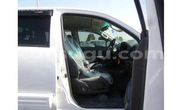 Sayi Imported Toyota Hilux White Mota in Import - Dubai a Burkina Faso Sayi Imported Toyota Hilux White Mota in Import - Dubai a Burkina Faso