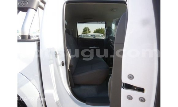 Sayi Imported Toyota Hilux White Mota in Import - Dubai a Burkina Faso Sayi Imported Toyota Hilux White Mota in Import - Dubai a Burkina Faso