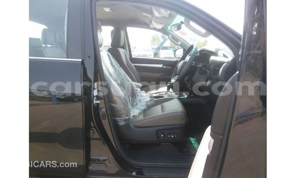 Sayi Imported Toyota Hilux Black Mota in Import - Dubai a Burkina Faso Sayi Imported Toyota Hilux Black Mota in Import - Dubai a Burkina Faso