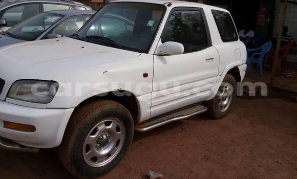 Acheter Neuf Voiture Toyota RAV4 Blanc à Ouagadougou, Burkina-Faso Acheter Neuf Voiture Toyota RAV4 Blanc à Ouagadougou, Burkina-Faso