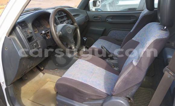 Acheter Neuf Voiture Toyota RAV4 Blanc à Ouagadougou, Burkina-Faso Acheter Neuf Voiture Toyota RAV4 Blanc à Ouagadougou, Burkina-Faso