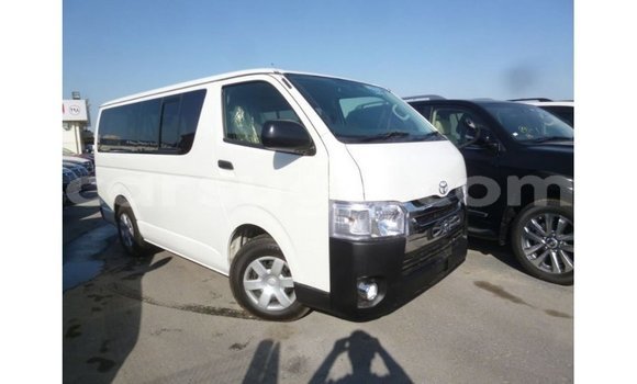 Acheter Import Voiture Toyota Hiace Blanc à Import - Dubai, Burkina-Faso Acheter Import Voiture Toyota Hiace Blanc à Import - Dubai, Burkina-Faso