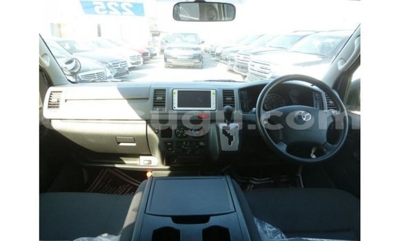 Acheter Import Voiture Toyota Hiace Blanc à Import - Dubai, Burkina-Faso Acheter Import Voiture Toyota Hiace Blanc à Import - Dubai, Burkina-Faso