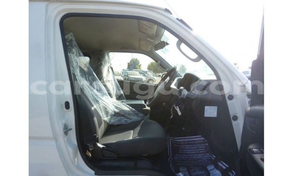 Acheter Import Voiture Toyota Hiace Blanc à Import - Dubai, Burkina-Faso Acheter Import Voiture Toyota Hiace Blanc à Import - Dubai, Burkina-Faso