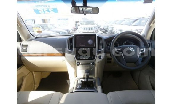 Sayi Imported Toyota Land Cruiser White Mota in Import - Dubai a Burkina Faso Sayi Imported Toyota Land Cruiser White Mota in Import - Dubai a Burkina Faso