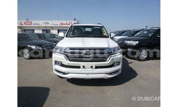 Sayi Imported Toyota Land Cruiser White Mota in Import - Dubai a Burkina Faso Sayi Imported Toyota Land Cruiser White Mota in Import - Dubai a Burkina Faso