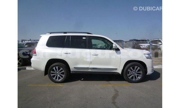 Sayi Imported Toyota Land Cruiser White Mota in Import - Dubai a Burkina Faso Sayi Imported Toyota Land Cruiser White Mota in Import - Dubai a Burkina Faso