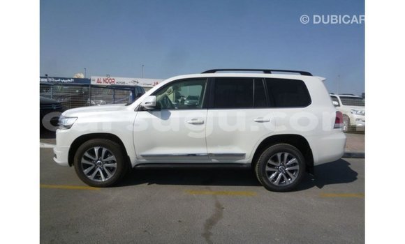 Sayi Imported Toyota Land Cruiser White Mota in Import - Dubai a Burkina Faso Sayi Imported Toyota Land Cruiser White Mota in Import - Dubai a Burkina Faso