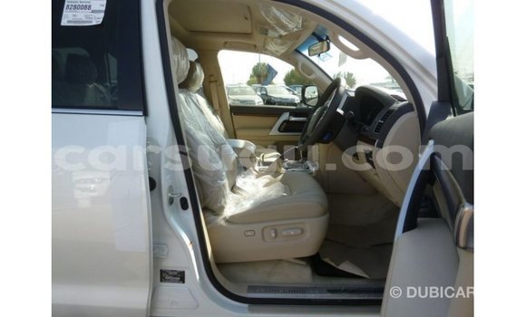Sayi Imported Toyota Land Cruiser White Mota in Import - Dubai a Burkina Faso Sayi Imported Toyota Land Cruiser White Mota in Import - Dubai a Burkina Faso