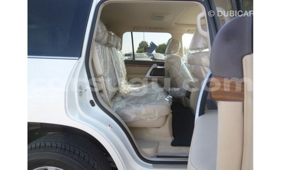 Sayi Imported Toyota Land Cruiser White Mota in Import - Dubai a Burkina Faso Sayi Imported Toyota Land Cruiser White Mota in Import - Dubai a Burkina Faso