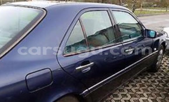 Acheter Neuf Voiture Mercedes-Benz 190 Bleu à Ouagadougou, Burkina-Faso Acheter Neuf Voiture Mercedes-Benz 190 Bleu à Ouagadougou, Burkina-Faso