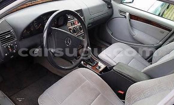 Acheter Neuf Voiture Mercedes-Benz 190 Bleu à Ouagadougou, Burkina-Faso Acheter Neuf Voiture Mercedes-Benz 190 Bleu à Ouagadougou, Burkina-Faso