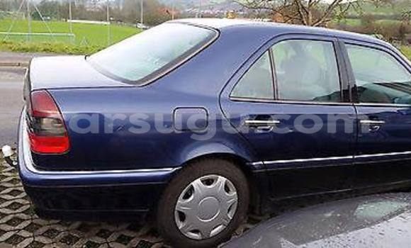 Acheter Neuf Voiture Mercedes-Benz 190 Bleu à Ouagadougou, Burkina-Faso Acheter Neuf Voiture Mercedes-Benz 190 Bleu à Ouagadougou, Burkina-Faso