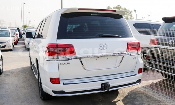 Sayi Imported Toyota Land Cruiser White Mota in Import - Dubai a Burkina Faso Sayi Imported Toyota Land Cruiser White Mota in Import - Dubai a Burkina Faso