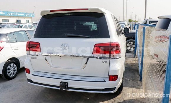 Sayi Imported Toyota Land Cruiser White Mota in Import - Dubai a Burkina Faso Sayi Imported Toyota Land Cruiser White Mota in Import - Dubai a Burkina Faso