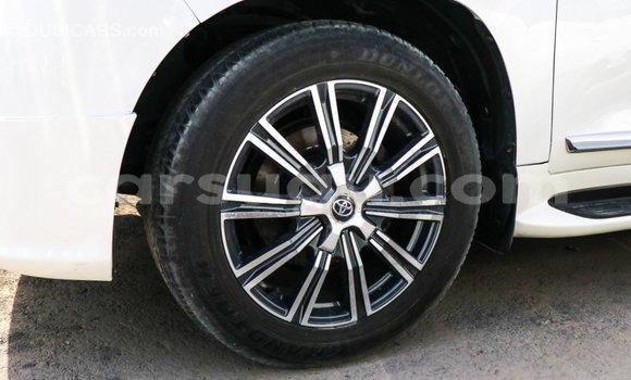 Sayi Imported Toyota Land Cruiser White Mota in Import - Dubai a Burkina Faso Sayi Imported Toyota Land Cruiser White Mota in Import - Dubai a Burkina Faso