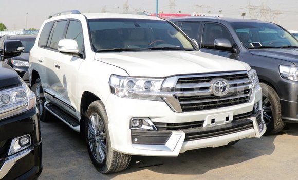 Sayi Imported Toyota Land Cruiser White Mota in Import - Dubai a Burkina Faso Sayi Imported Toyota Land Cruiser White Mota in Import - Dubai a Burkina Faso