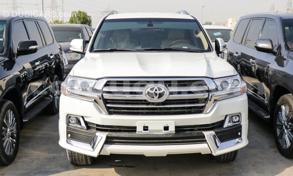 Sayi Imported Toyota Land Cruiser White Mota in Import - Dubai a Burkina Faso Sayi Imported Toyota Land Cruiser White Mota in Import - Dubai a Burkina Faso