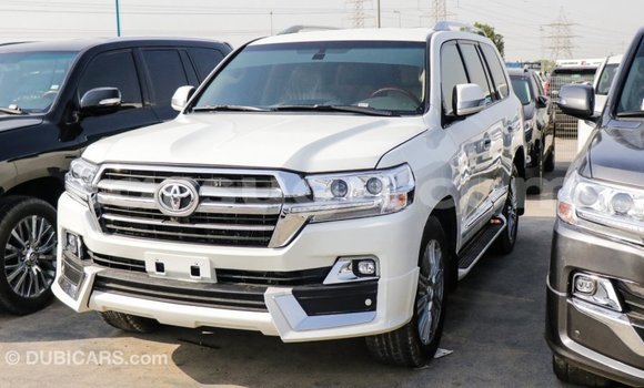 Sayi Imported Toyota Land Cruiser White Mota in Import - Dubai a Burkina Faso Sayi Imported Toyota Land Cruiser White Mota in Import - Dubai a Burkina Faso