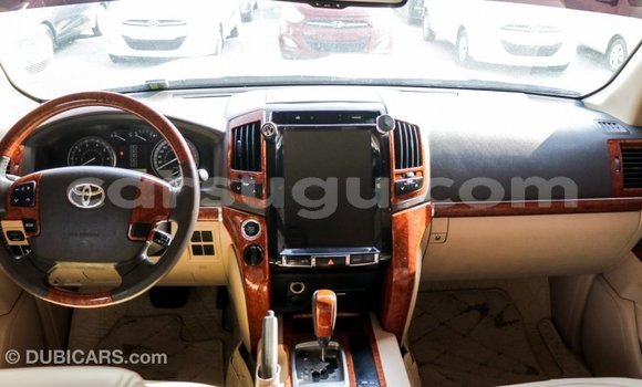 Sayi Imported Toyota Land Cruiser White Mota in Import - Dubai a Burkina Faso Sayi Imported Toyota Land Cruiser White Mota in Import - Dubai a Burkina Faso