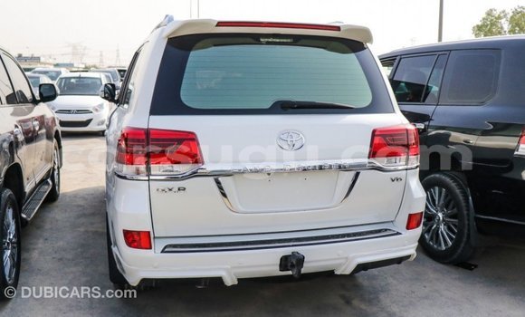 Sayi Imported Toyota Land Cruiser White Mota in Import - Dubai a Burkina Faso Sayi Imported Toyota Land Cruiser White Mota in Import - Dubai a Burkina Faso