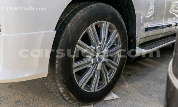 Sayi Imported Toyota Land Cruiser White Mota in Import - Dubai a Burkina Faso Sayi Imported Toyota Land Cruiser White Mota in Import - Dubai a Burkina Faso
