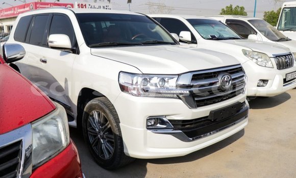 Acheter Import Voiture Toyota Land Cruiser Blanc à Import - Dubai, Burkina-Faso Acheter Import Voiture Toyota Land Cruiser Blanc à Import - Dubai, Burkina-Faso