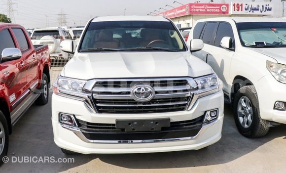 Acheter Import Voiture Toyota Land Cruiser Blanc à Import - Dubai, Burkina-Faso Acheter Import Voiture Toyota Land Cruiser Blanc à Import - Dubai, Burkina-Faso