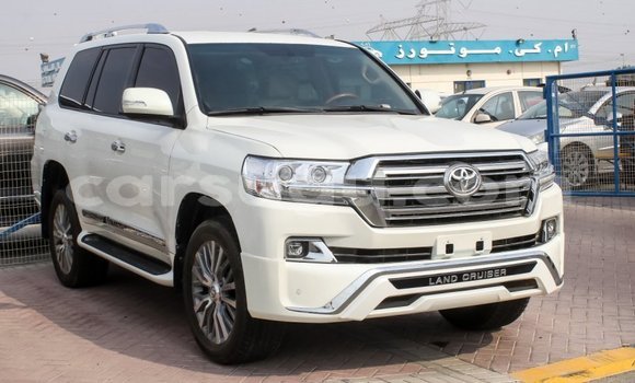 Sayi Imported Toyota Land Cruiser White Mota in Import - Dubai a Burkina Faso Sayi Imported Toyota Land Cruiser White Mota in Import - Dubai a Burkina Faso