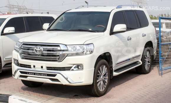 Sayi Imported Toyota Land Cruiser White Mota in Import - Dubai a Burkina Faso Sayi Imported Toyota Land Cruiser White Mota in Import - Dubai a Burkina Faso