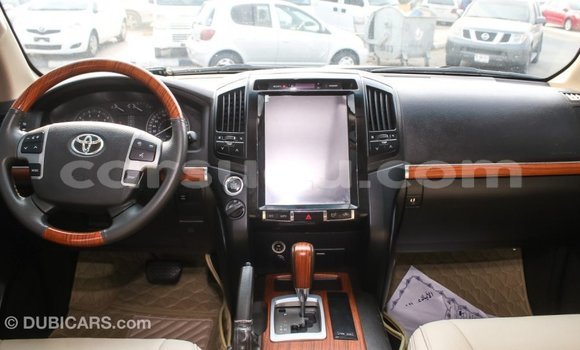 Sayi Imported Toyota Land Cruiser White Mota in Import - Dubai a Burkina Faso Sayi Imported Toyota Land Cruiser White Mota in Import - Dubai a Burkina Faso