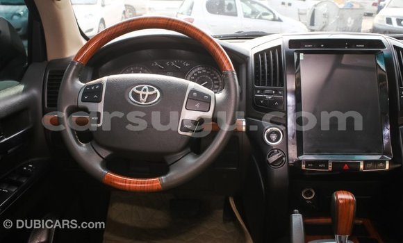 Sayi Imported Toyota Land Cruiser White Mota in Import - Dubai a Burkina Faso Sayi Imported Toyota Land Cruiser White Mota in Import - Dubai a Burkina Faso