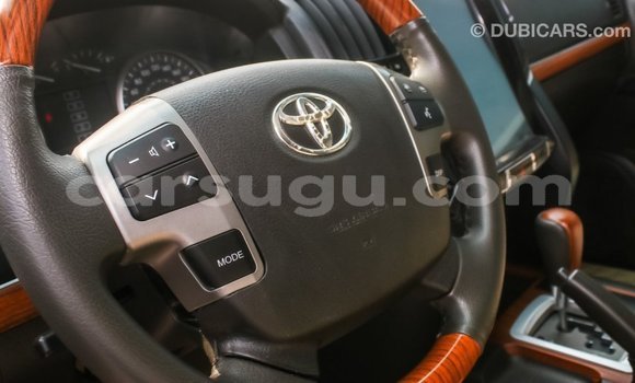 Sayi Imported Toyota Land Cruiser White Mota in Import - Dubai a Burkina Faso Sayi Imported Toyota Land Cruiser White Mota in Import - Dubai a Burkina Faso
