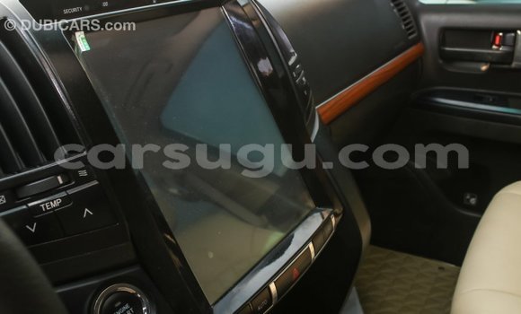 Sayi Imported Toyota Land Cruiser White Mota in Import - Dubai a Burkina Faso Sayi Imported Toyota Land Cruiser White Mota in Import - Dubai a Burkina Faso