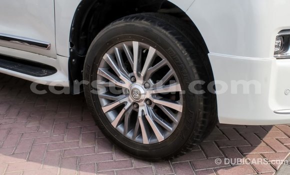 Sayi Imported Toyota Land Cruiser White Mota in Import - Dubai a Burkina Faso Sayi Imported Toyota Land Cruiser White Mota in Import - Dubai a Burkina Faso