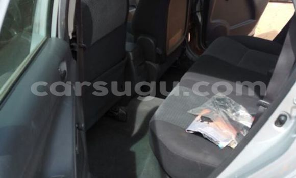 Acheter Neuf Voiture Toyota Matrix Gris à Ouagadougou, Burkina-Faso Acheter Neuf Voiture Toyota Matrix Gris à Ouagadougou, Burkina-Faso