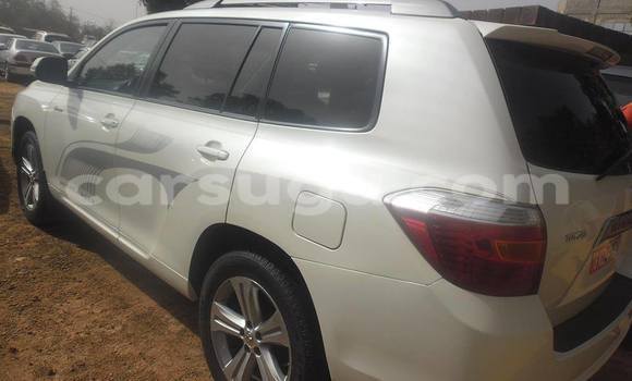 Acheter Occasion Voiture Toyota Highlander Blanc à Ouagadougou, Burkina-Faso Acheter Occasion Voiture Toyota Highlander Blanc à Ouagadougou, Burkina-Faso