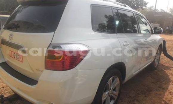 Acheter Occasion Voiture Toyota Highlander Blanc à Ouagadougou, Burkina-Faso Acheter Occasion Voiture Toyota Highlander Blanc à Ouagadougou, Burkina-Faso