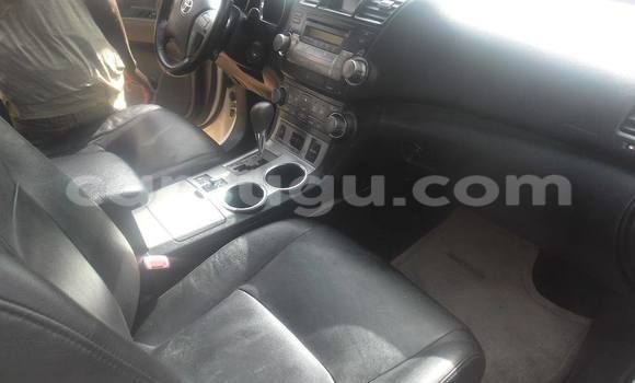 Acheter Occasion Voiture Toyota Highlander Blanc à Ouagadougou, Burkina-Faso Acheter Occasion Voiture Toyota Highlander Blanc à Ouagadougou, Burkina-Faso