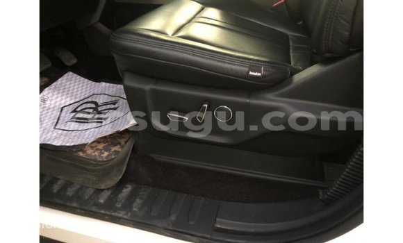 Acheter Import Voiture Ford V8 Blanc à Import - Dubai, Burkina-Faso Acheter Import Voiture Ford V8 Blanc à Import - Dubai, Burkina-Faso