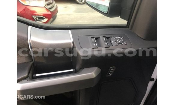 Acheter Import Voiture Ford V8 Blanc à Import - Dubai, Burkina-Faso Acheter Import Voiture Ford V8 Blanc à Import - Dubai, Burkina-Faso