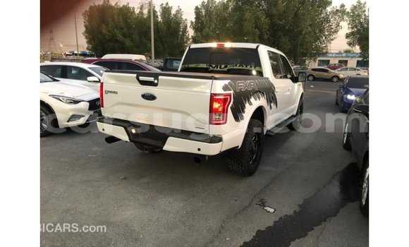 Acheter Import Voiture Ford V8 Blanc à Import - Dubai, Burkina-Faso Acheter Import Voiture Ford V8 Blanc à Import - Dubai, Burkina-Faso