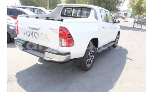 Acheter Import Voiture Toyota Hilux Blanc à Import - Dubai, Burkina-Faso Acheter Import Voiture Toyota Hilux Blanc à Import - Dubai, Burkina-Faso