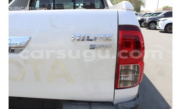 Acheter Import Voiture Toyota Hilux Blanc à Import - Dubai, Burkina-Faso Acheter Import Voiture Toyota Hilux Blanc à Import - Dubai, Burkina-Faso