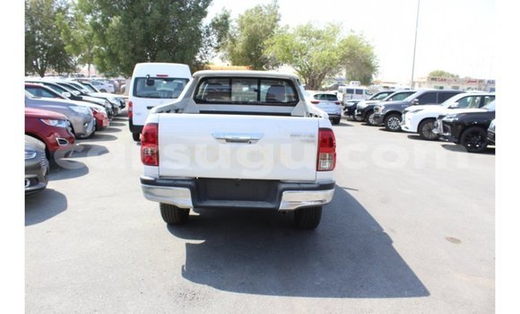 Acheter Import Voiture Toyota Hilux Blanc à Import - Dubai, Burkina-Faso Acheter Import Voiture Toyota Hilux Blanc à Import - Dubai, Burkina-Faso