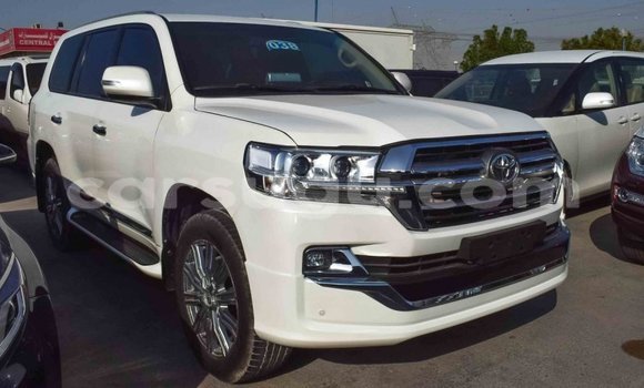 Sayi Imported Toyota Land Cruiser White Mota in Import - Dubai a Burkina Faso Sayi Imported Toyota Land Cruiser White Mota in Import - Dubai a Burkina Faso