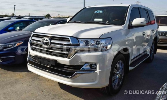 Sayi Imported Toyota Land Cruiser White Mota in Import - Dubai a Burkina Faso Sayi Imported Toyota Land Cruiser White Mota in Import - Dubai a Burkina Faso