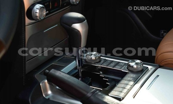 Sayi Imported Toyota Land Cruiser White Mota in Import - Dubai a Burkina Faso Sayi Imported Toyota Land Cruiser White Mota in Import - Dubai a Burkina Faso
