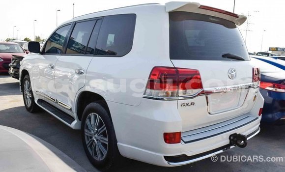 Sayi Imported Toyota Land Cruiser White Mota in Import - Dubai a Burkina Faso Sayi Imported Toyota Land Cruiser White Mota in Import - Dubai a Burkina Faso
